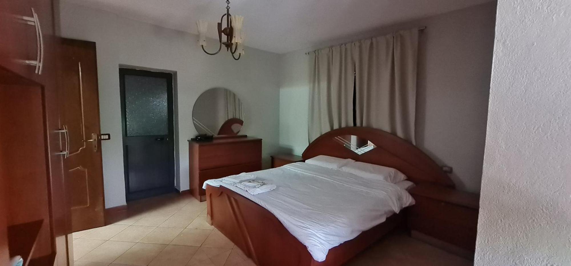 Calmly, Spacious Next To Embassy *