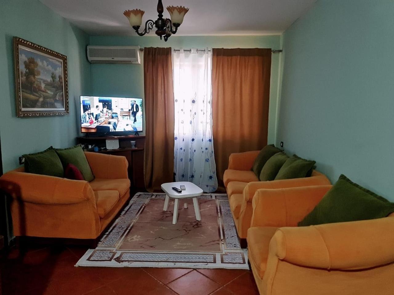 Calmly, Spacious Next To Embassy Apartment