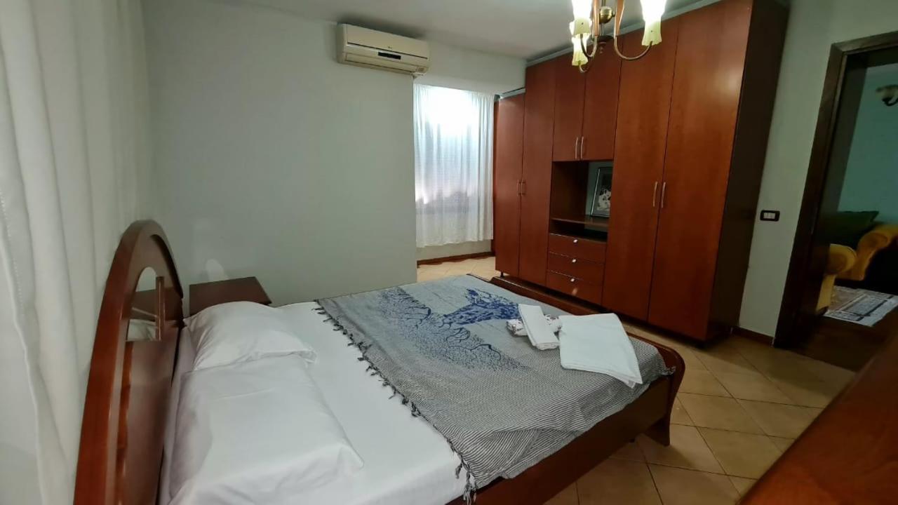 Calmly, Spacious Next To Embassy Tirana